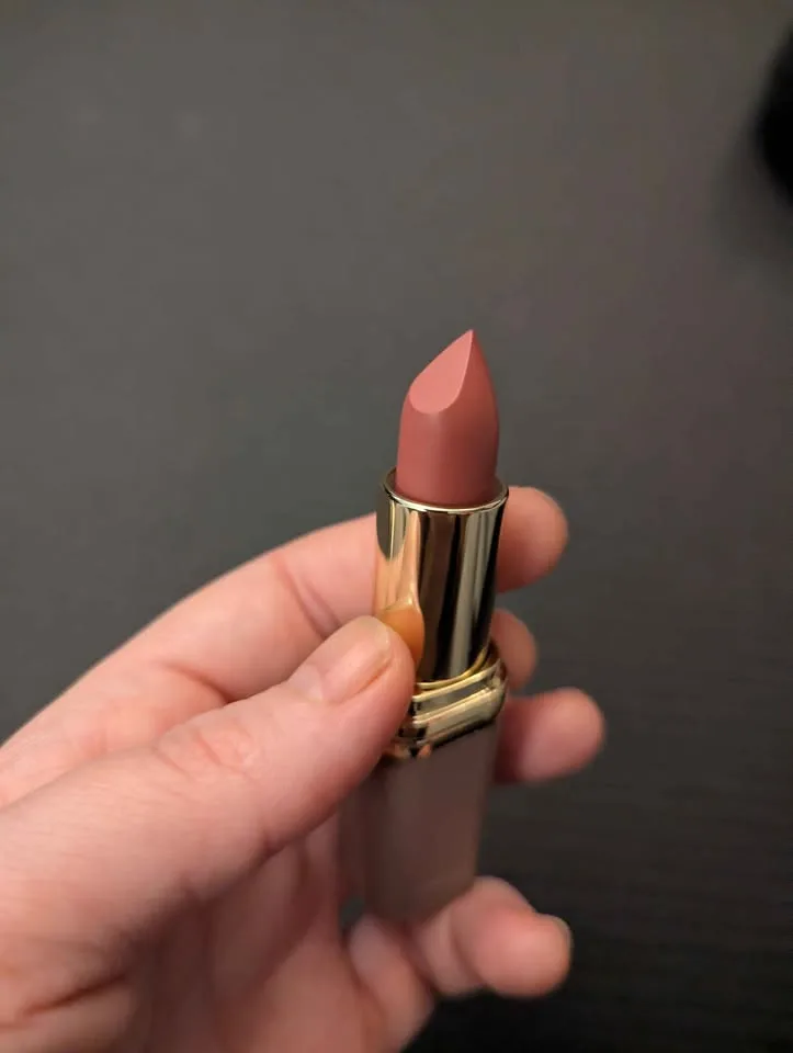 New - L'Oréal Colour Riche Lipstick - Shade 977 Passionate Pink image indicator(3)
