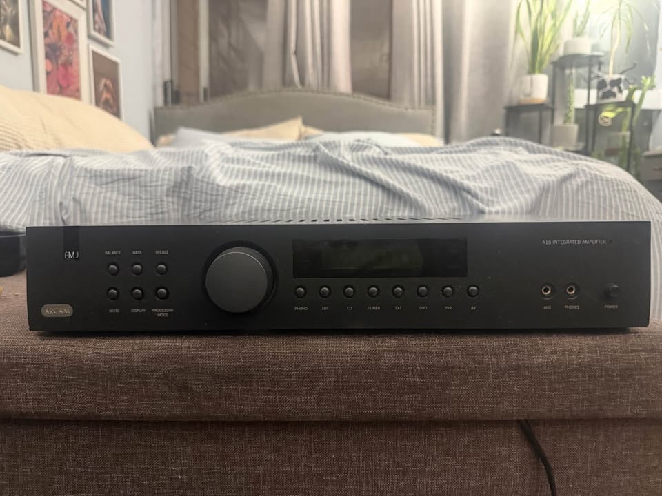 ARCAM FMJ A18 Integrated Amplifier