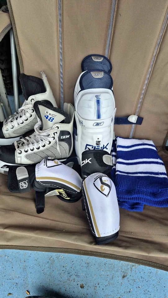 Kids hockey gear