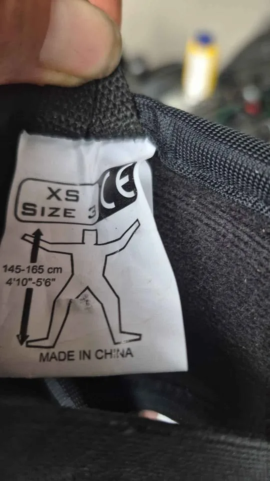 Kids hockey gear image indicator(5)