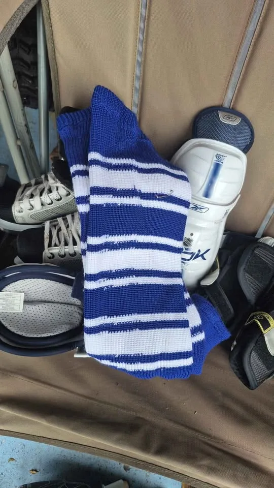 Kids hockey gear image indicator(8)