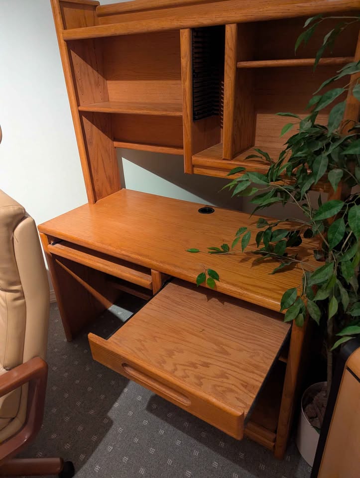 Desk with 2 retractable tables with chair yes it's available - photo 2