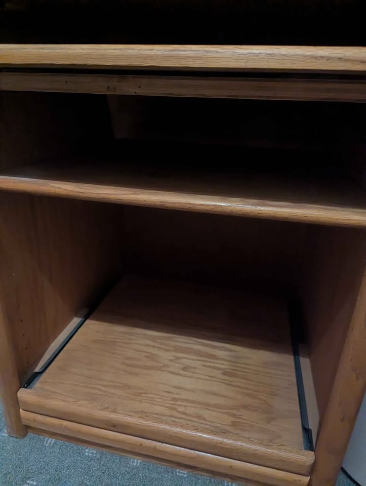 Desk with 2 retractable tables with chair yes it's available - photo 4