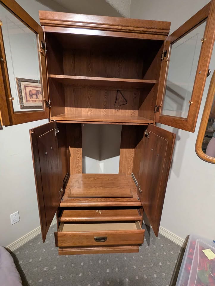 Armoires/ book shelves / closet organizer / solid wood armoires - photo 2