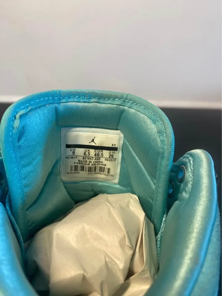 Women’s “Season of Her - Aqua” Air Jordan 1s – Size US 9 image indicator(7)