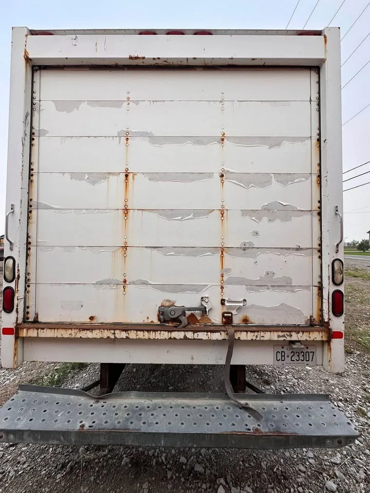 2005 Ford E-450 Box Truck - Excellent Condition image indicator(4)