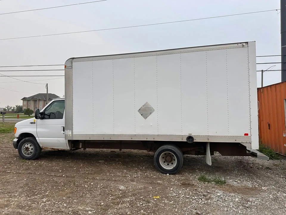2005 Ford E-450 Box Truck - Excellent Condition image indicator(5)