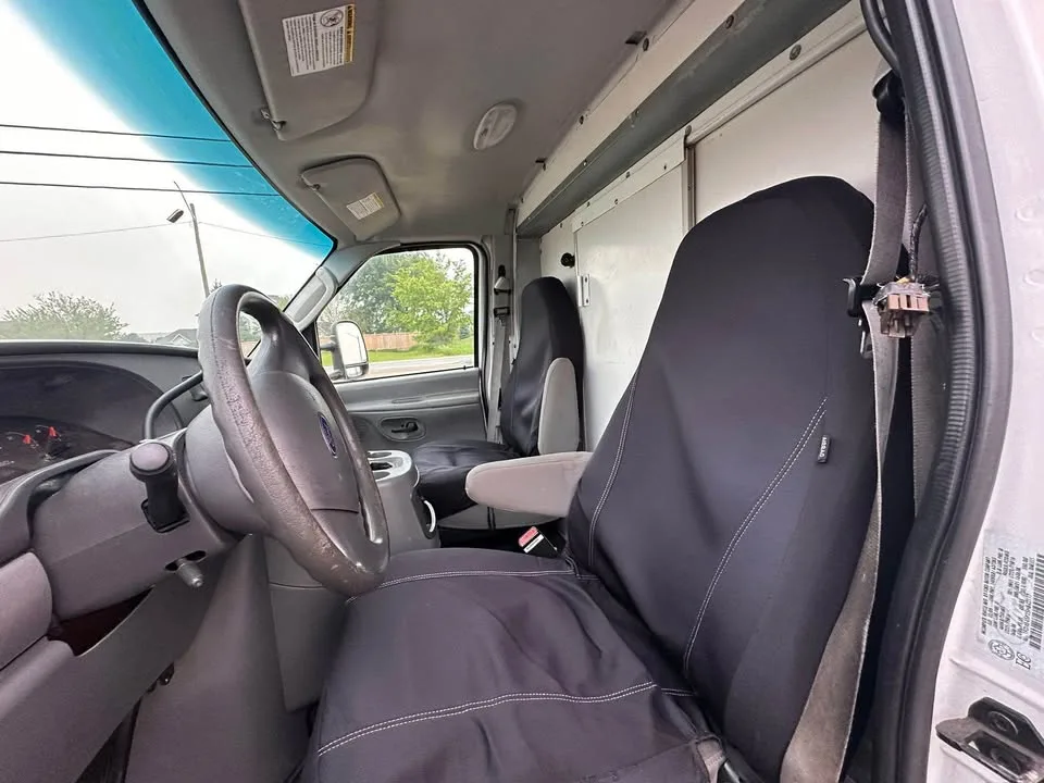 2005 Ford E-450 Box Truck - Excellent Condition image indicator(6)