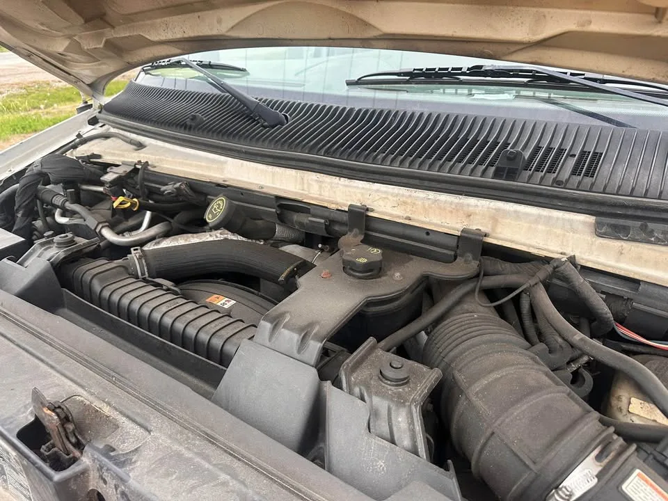 2005 Ford E-450 Box Truck - Excellent Condition image indicator(10)