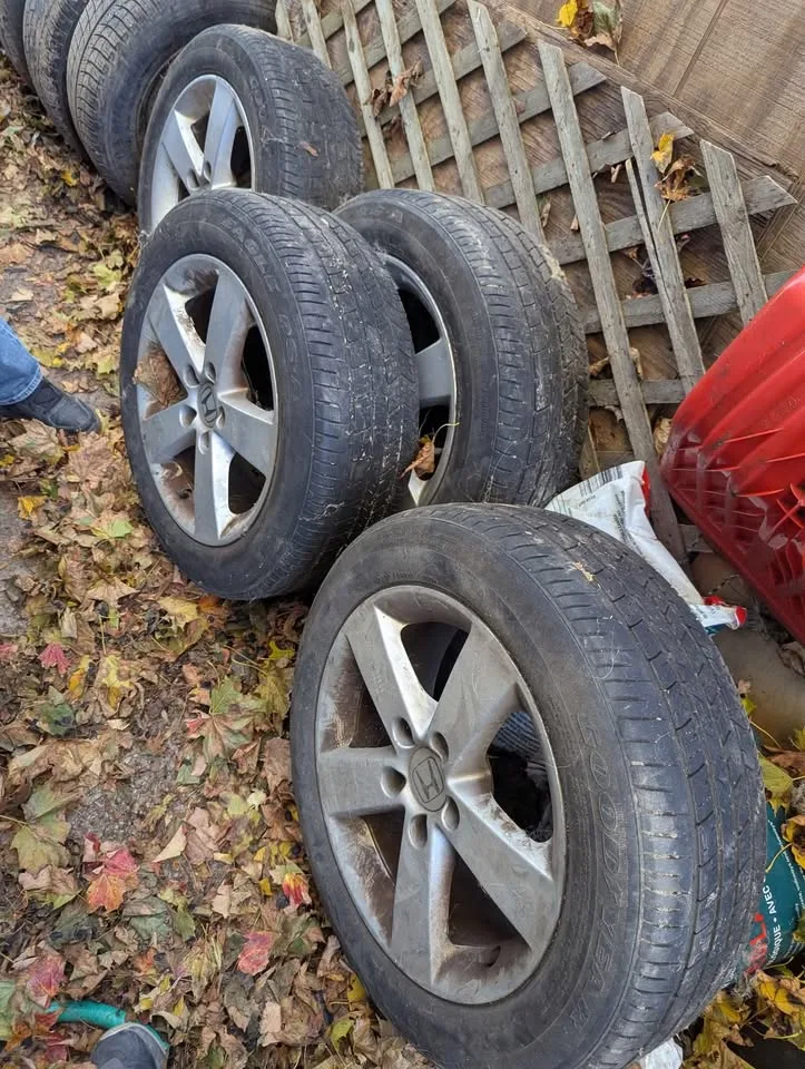 Honda wheels and tires Goodyear 205/55/ 16 off a Civic all seaso image indicator(2)