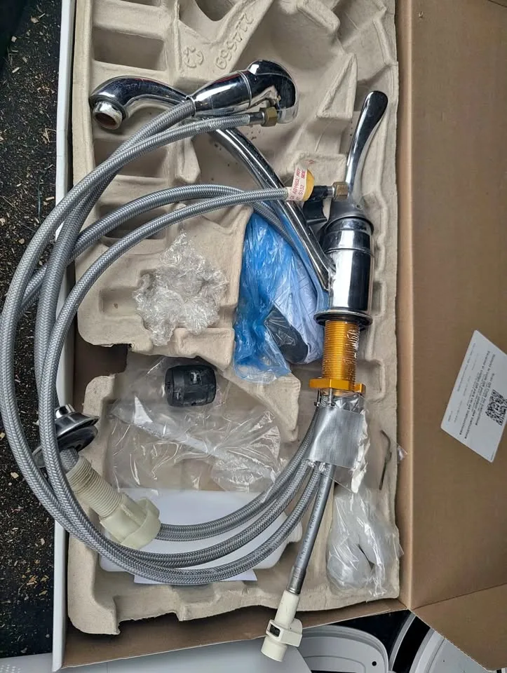 Moen kitchen faucet with sprayer