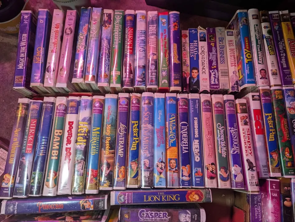 VHS Movies Huge Lot of Disney & Family Movies image indicator(2)
