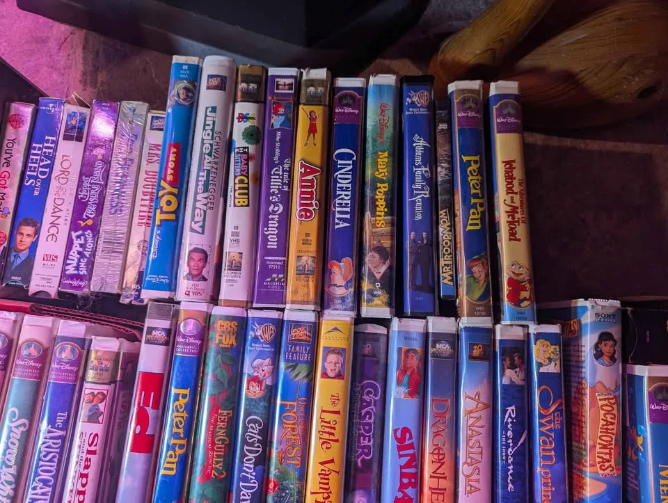 VHS Movies Huge Lot of Disney & Family Movies image indicator(6)