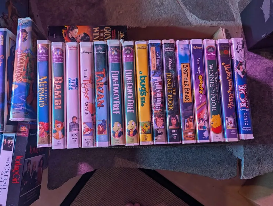 VHS Movies Huge Lot of Disney & Family Movies image indicator(7)