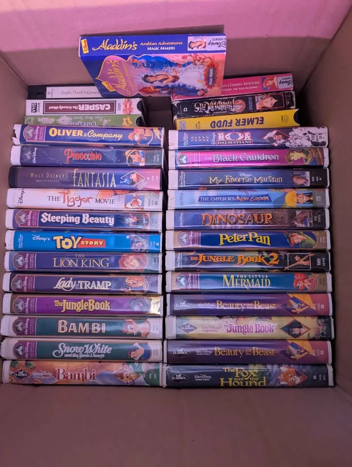 VHS Movies Huge Lot of Disney & Family Movies image indicator(8)