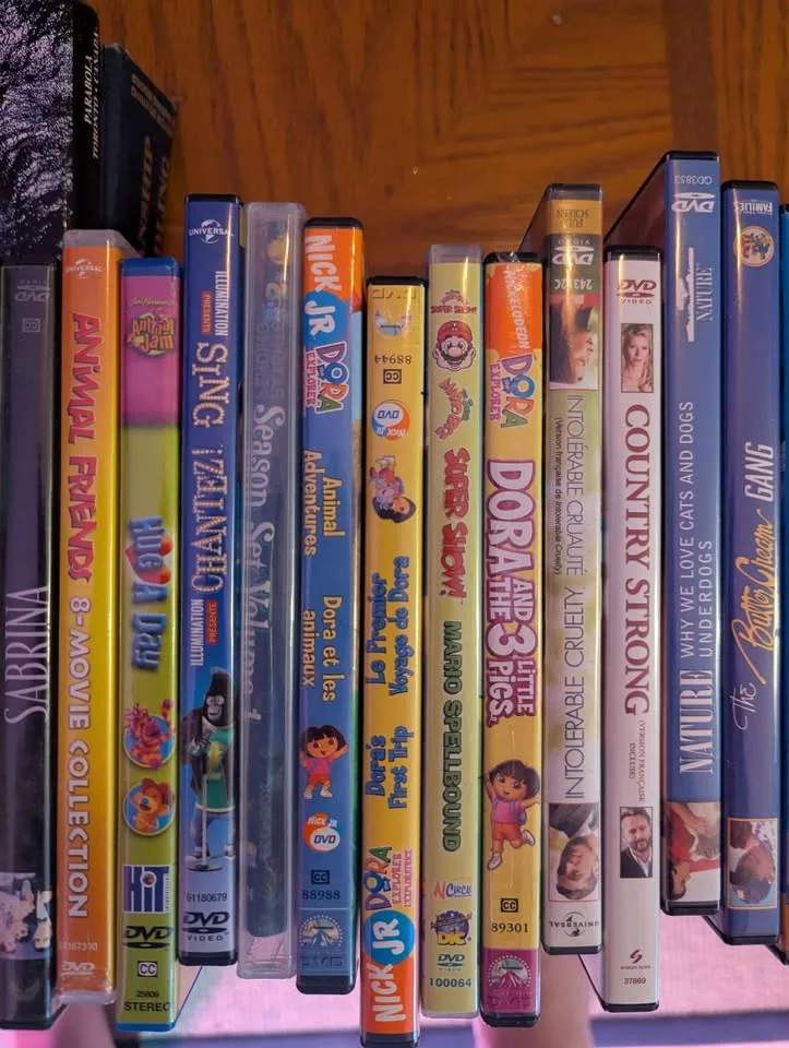 VHS Movies Huge Lot of Disney & Family Movies image indicator(9)