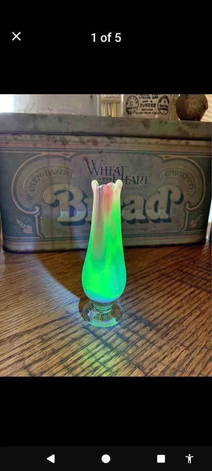 Vintage RARE Uranium Glass Vase image indicator(3)