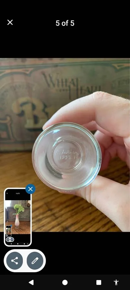 Vintage RARE Uranium Glass Vase image indicator(4)