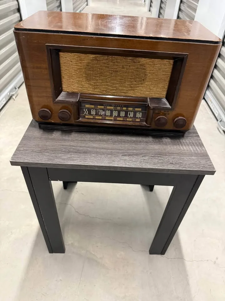 Vintage RCA Victor Tube Radio – Works! – $300 OBO image indicator(2)