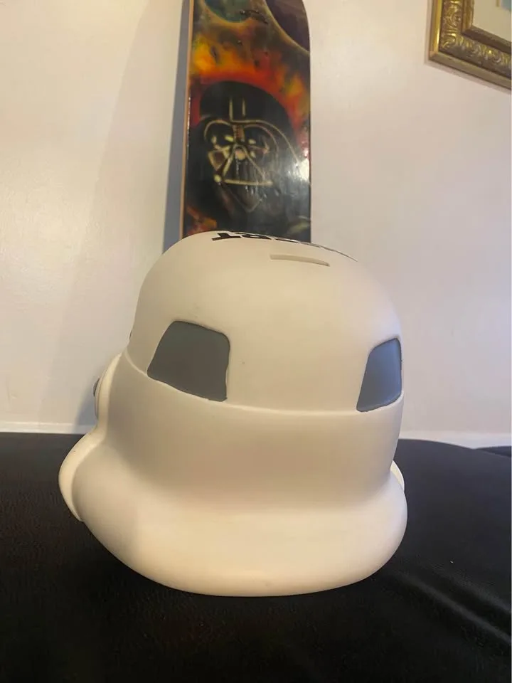 Disney Star Wars Stormtrooper Money Box & Skateboard image indicator(4)