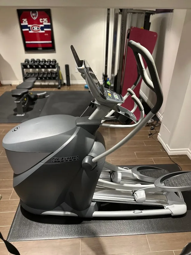 Octane Fitness Q47 XI Elliptical image indicator(3)