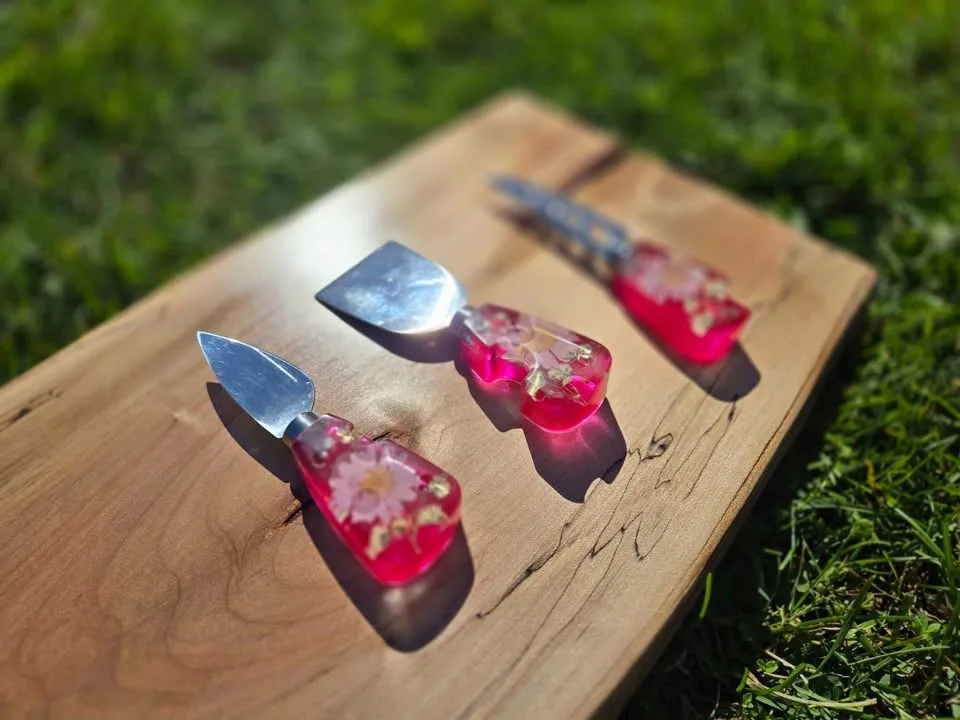 Snack Bold This holiday season – On a Board That’s Yours! image indicator(2)