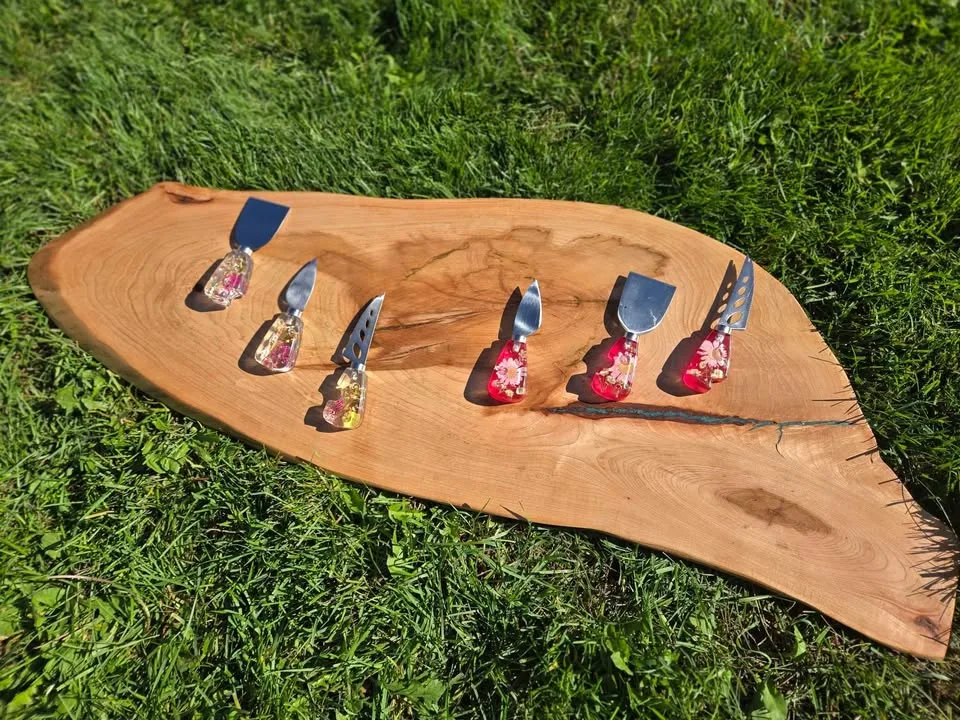 Snack Bold This holiday season – On a Board That’s Yours! image indicator(4)