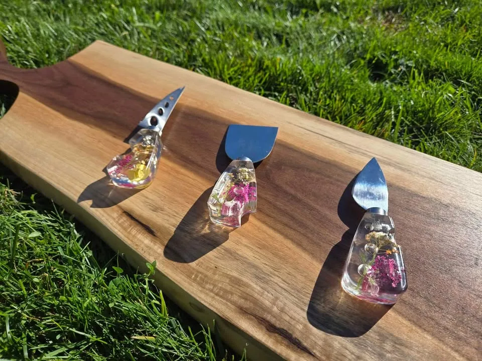 Snack Bold This holiday season – On a Board That’s Yours! image indicator(8)