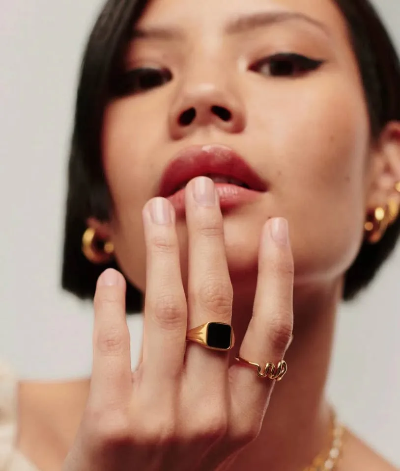 MISSOMA - LUCY WILLIAMS SQUARE SIGNET RING image indicator(3)