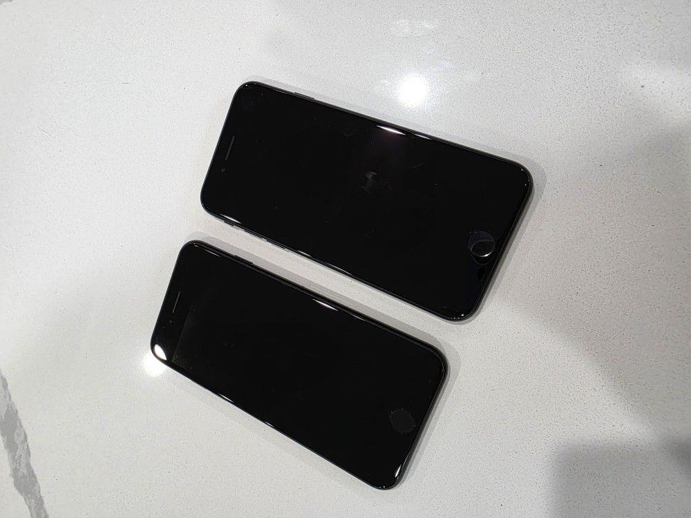 Lot Of 2 Iphone SE 64GB Unlocked - photo 3