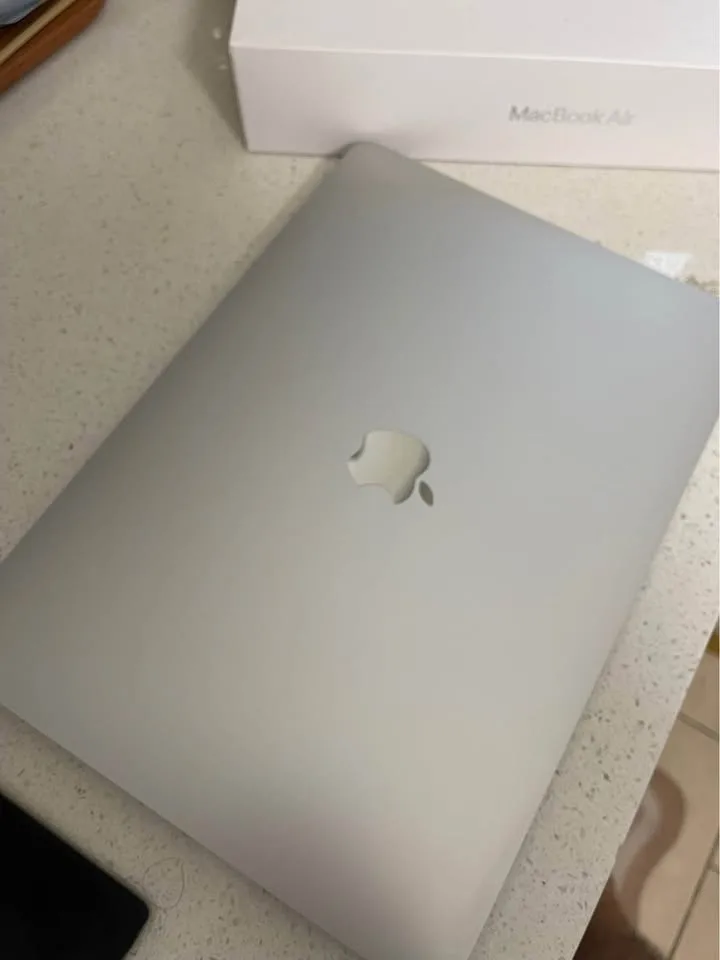 Macbook Air 2020 256GB with Box image indicator(6)