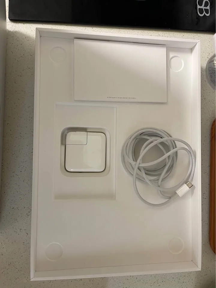 Macbook Air 2020 256GB with Box image indicator(7)