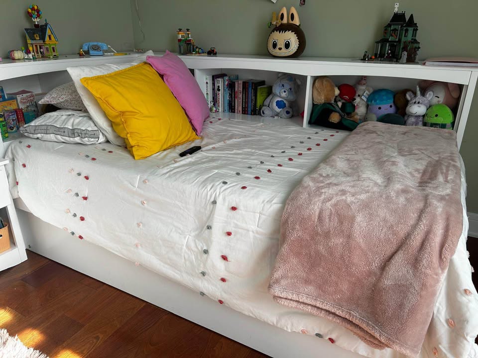 🛏️ Cama Twin con repisa – ¡Como nueva! Twin Bed with Matching Sh - photo 3