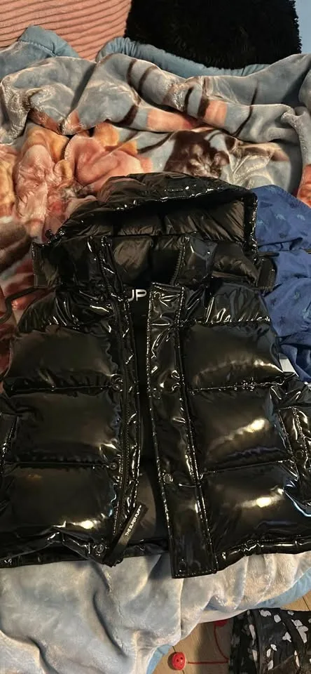 🖤 Aritzia Super Puff – Black Glossy (Size XS, Fits Small) 🖤