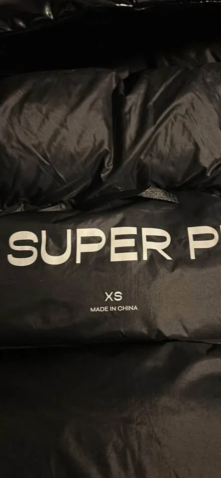 🖤 Aritzia Super Puff – Black Glossy (Size XS, Fits Small) 🖤 image indicator(2)