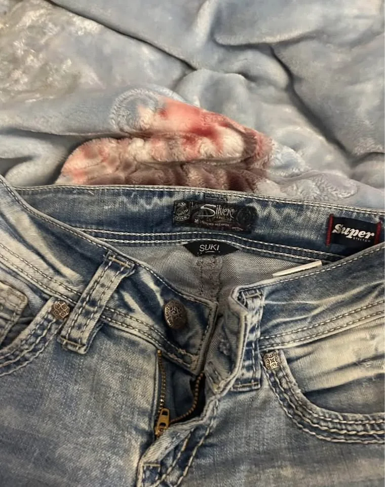 Women’s silver jeans image indicator(2)