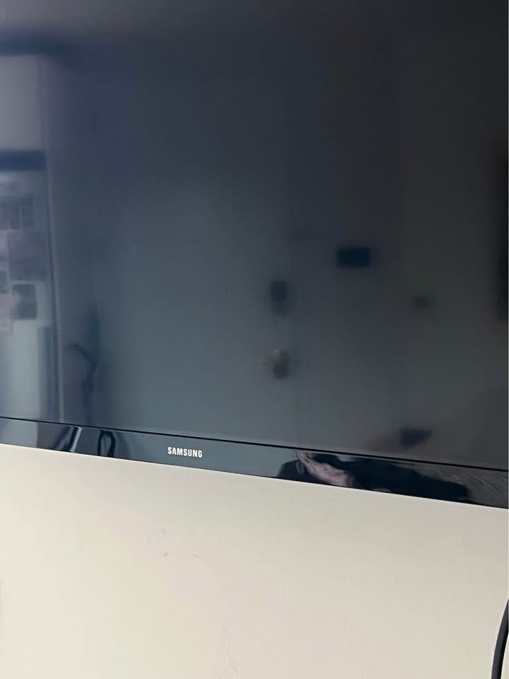 Samsung 32 inch TV with wall mount - photo 2