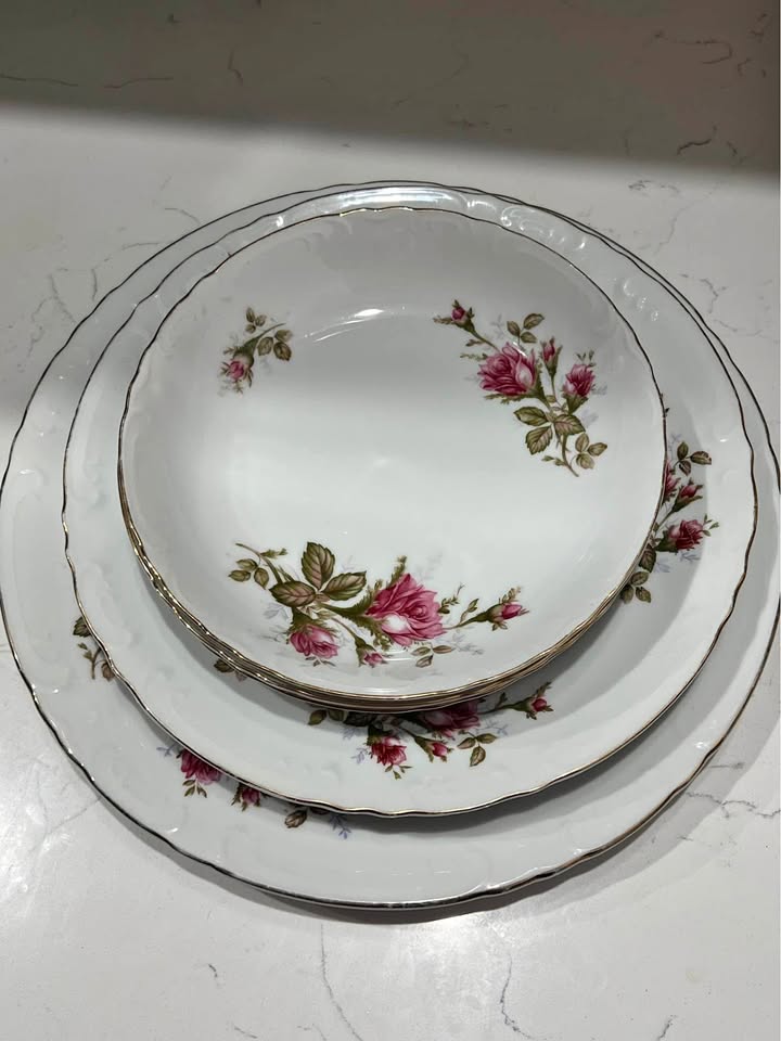 Set of Vintage Floral Dining + Serving Plates (6)