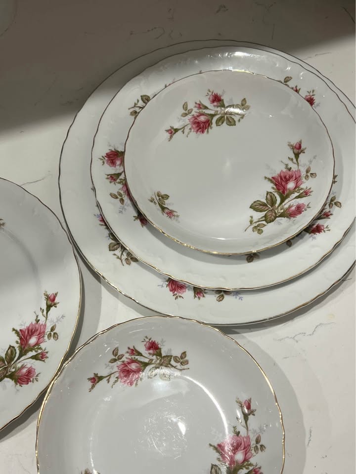 Set of Vintage Floral Dining + Serving Plates (6) - photo 2