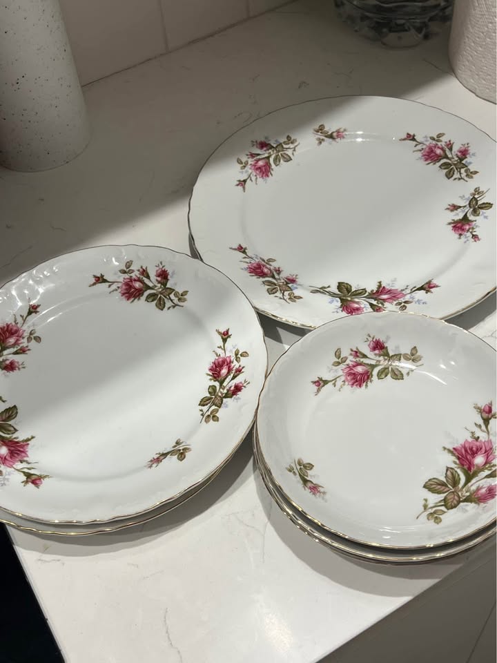Set of Vintage Floral Dining + Serving Plates (6) - photo 3