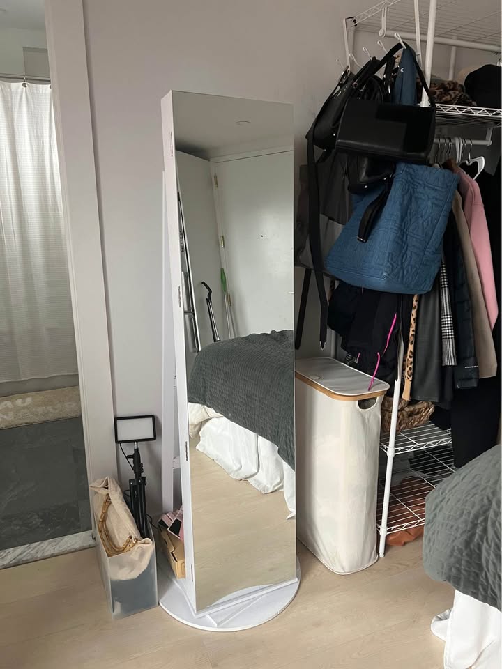 Standing Mirror with Jewelry organizer storage - photo 2