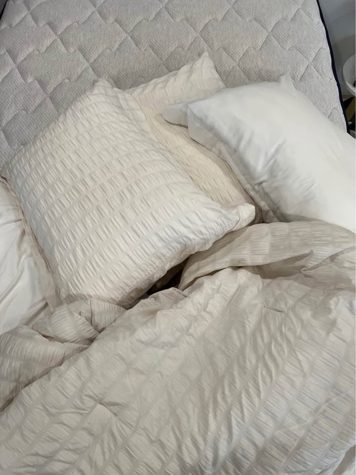 Full Size Bed with Raised bed frame (pillows and comforter too!) - photo 4