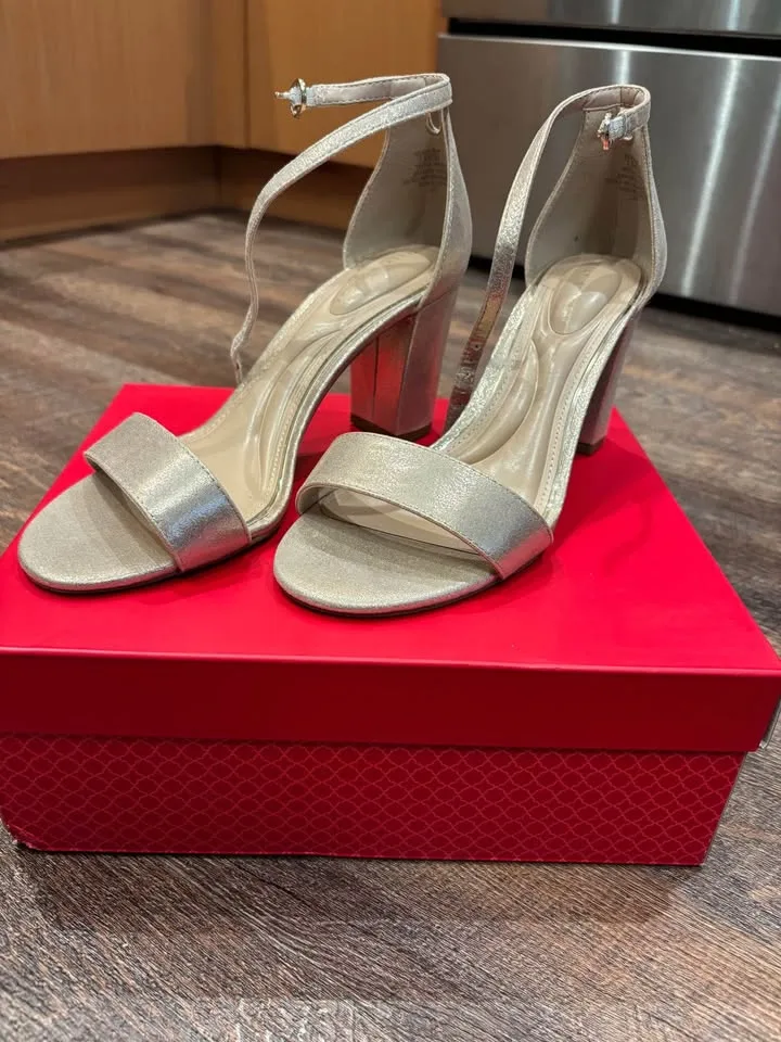 Gold heels - brand new image indicator(2)