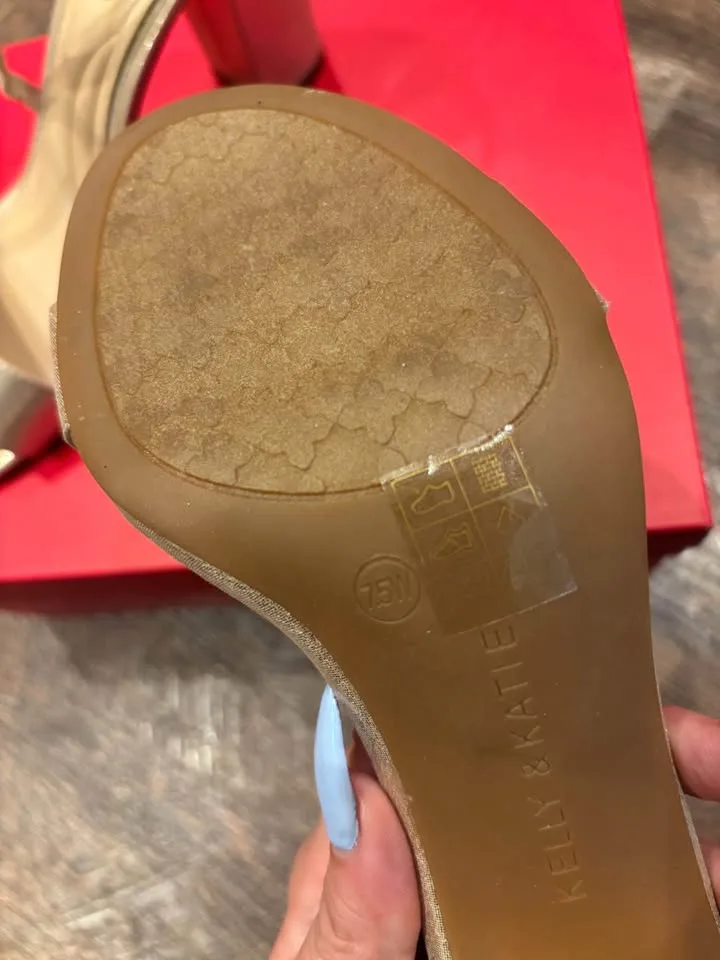 Gold heels - brand new image indicator(3)