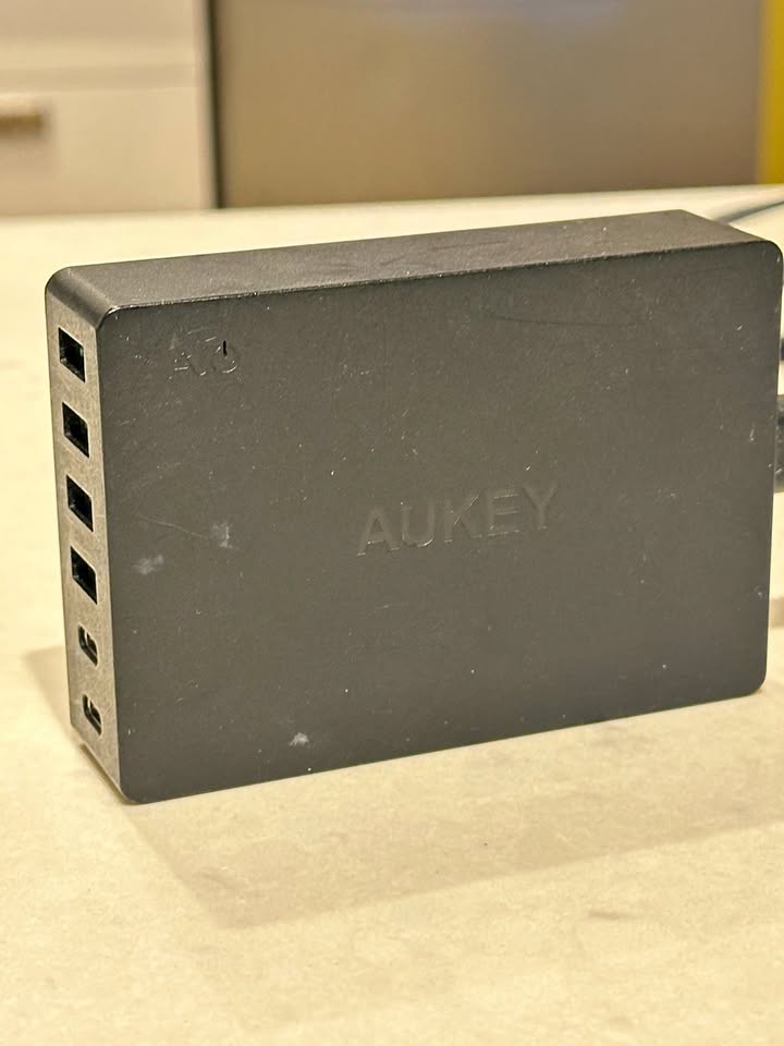 Aukey 6-Port USB Charging Station