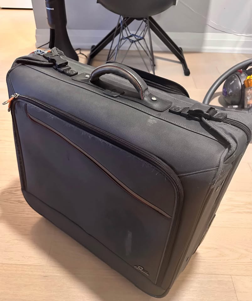Skyway Rolling Garment Bag (Luggage) – Gently Used