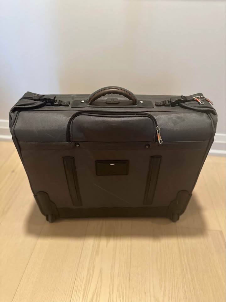 Skyway Rolling Garment Bag (Luggage) – Gently Used - photo 4