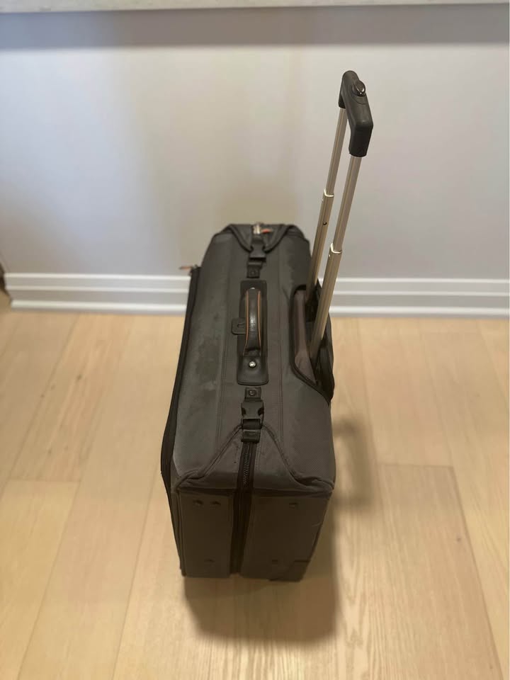 Skyway Rolling Garment Bag (Luggage) – Gently Used - photo 5