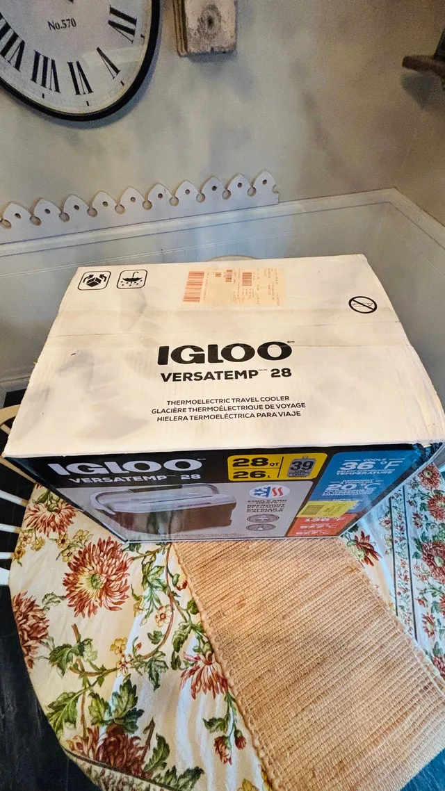*BNIB* Igloo Versatemp™ Electric Cooler/Warmer image indicator(2)