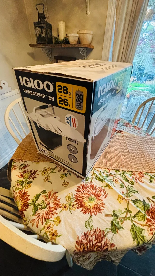 *BNIB* Igloo Versatemp™ Electric Cooler/Warmer image indicator(3)